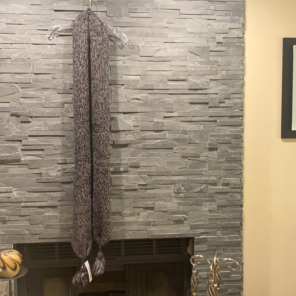 Diane Von Furstenberg Scarf and Gloves - Picture 4 of 12